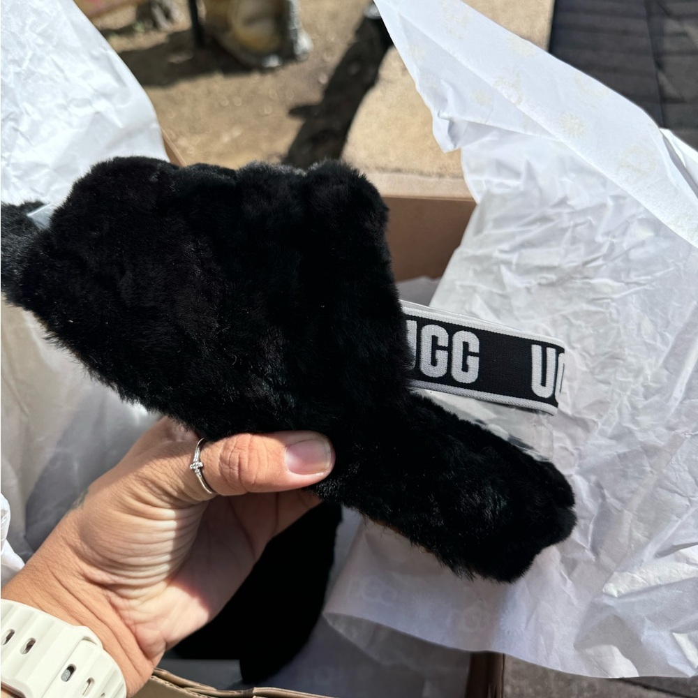 UGGS